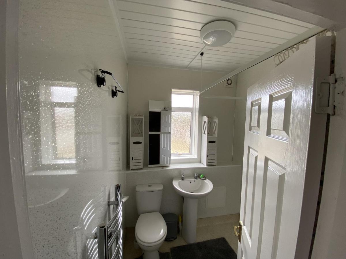 Private Lounge And Double Room Kilwinning Esterno foto