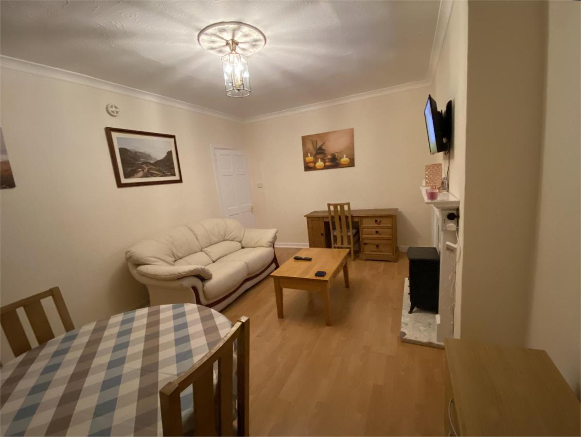 Private Lounge And Double Room Kilwinning Esterno foto