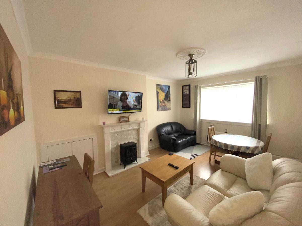 Private Lounge And Double Room Kilwinning Esterno foto