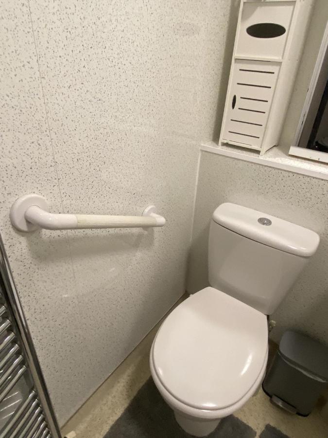 Private Lounge And Double Room Kilwinning Esterno foto