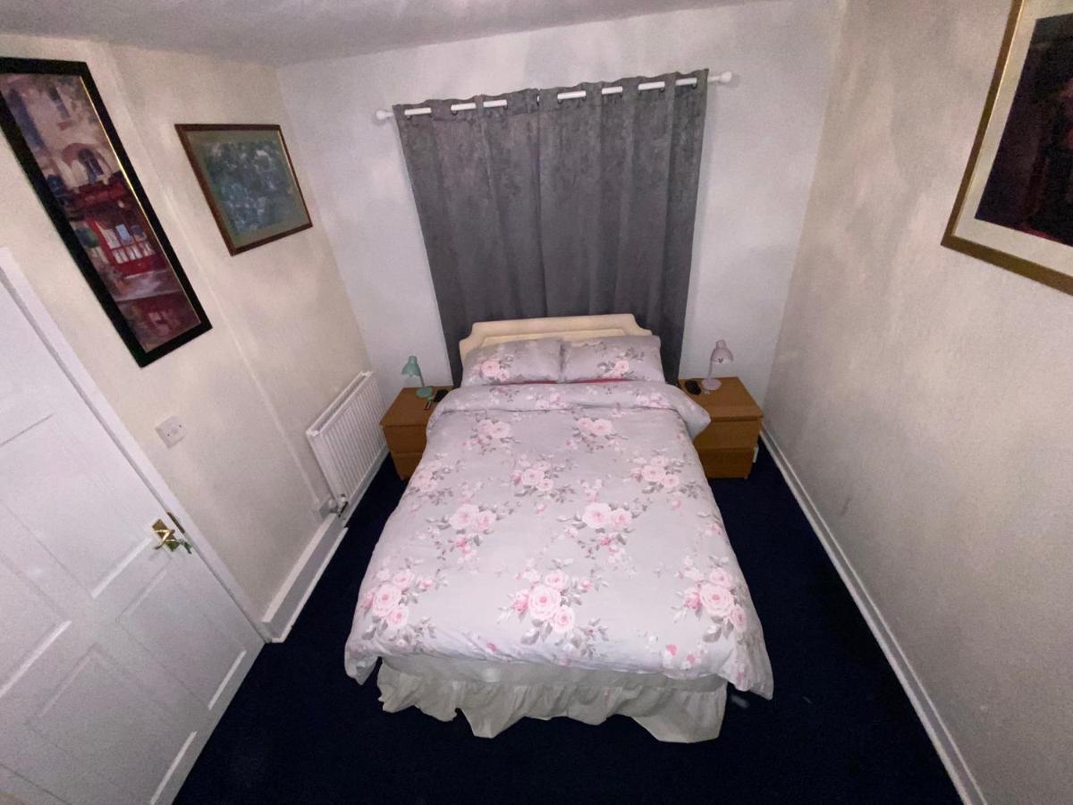 Private Lounge And Double Room Kilwinning Esterno foto