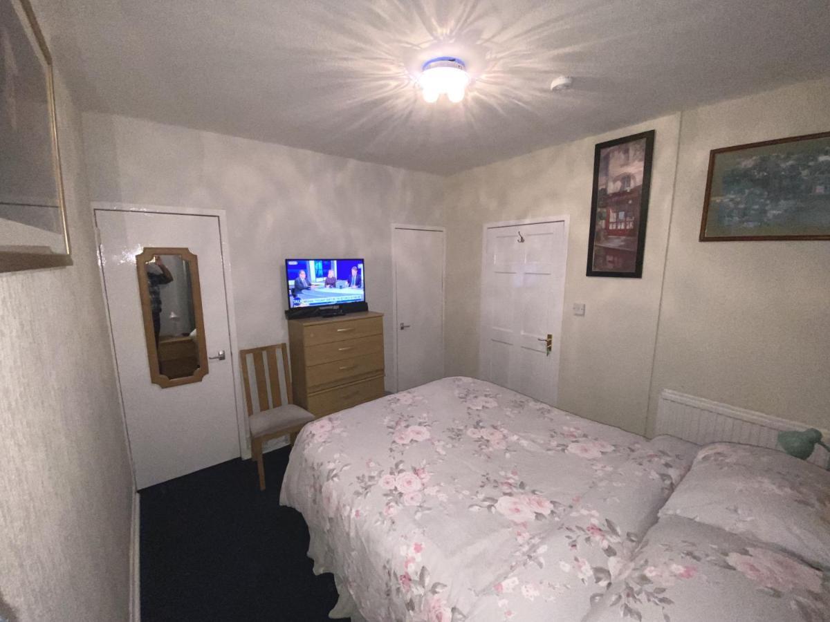 Private Lounge And Double Room Kilwinning Esterno foto